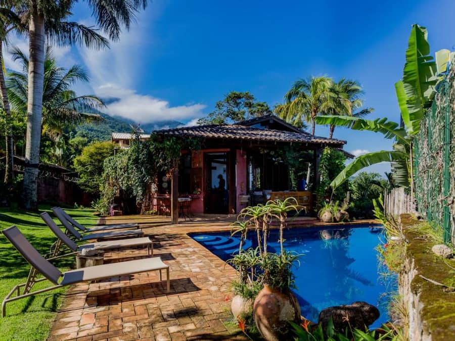 Hồ bơi ngoài trời, ghế dài tắm nắng