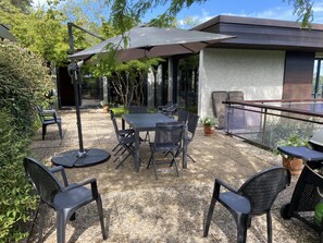 Outdoor dining - ST JORIOZ, Spacieuse Villa, Vue lac, 6000M2 de terrain 16 PERS. (Saint-Jorioz)