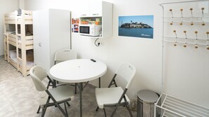 Junior Quadruple Room | Blackout drapes, soundproofing, free WiFi, bed sheets - Prison Apartment - Locked up in Prague (Prague)