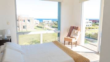 5 dormitorios, caja fuerte, escritorio y wifi