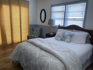 6 bedrooms, desk, iron/ironing board, free WiFi