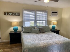 3 habitaciones, escritorio, tabla de planchar con plancha y wifi gratis 