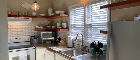 冰箱、微波炉、烤箱、炉灶