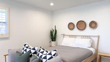 Iron/ironing board, free WiFi, bed sheets, wheelchair access