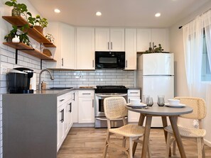 Fridge, microwave, oven, stovetop - The Cozy Oasis - Renovated and Modern Studio near LAX + SoFi + Beaches + Freeway (Lawndale)