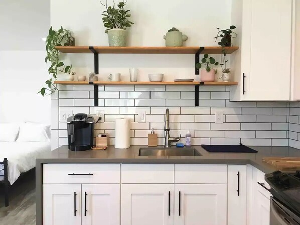 Fridge, microwave, oven, stovetop - The Cozy Oasis - Renovated and Modern Studio near LAX + SoFi + Beaches + Freeway (Lawndale)