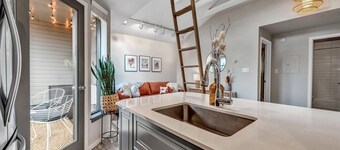 Designer 1 Bedroom Downtown Boulder w Views-30 day