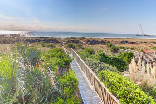 225 East Arctic! Oceanfront Family Haven, Pet Friendly, 2 Blocks to Restaurants & Shops