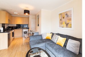 Deluxe Apartment, Private Bathroom, City View | Lounge - Velvet 1-bedroom Apartment With Balcony, Hoddesdon (Hoddesdon)