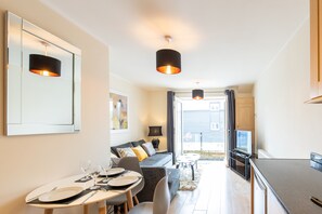 Deluxe Apartment, Private Bathroom, City View | Lounge