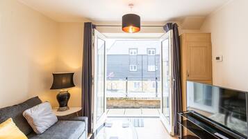 Deluxe Apartment, Private Bathroom, City View | Lounge