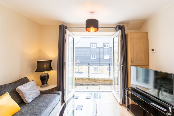 Deluxe Apartment, Private Bathroom, City View | Lounge