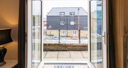 Velvet 1-bedroom Apartment With Balcony, Hoddesdon