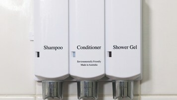 Ducha, cabezal de ducha tipo lluvia, artículos de tocador gratuitos