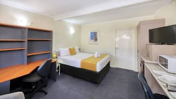 Executive Queen Room | Select Comfort beds, laptop workspace, blackout drapes