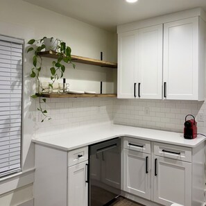 Microwave, dishwasher, coffee/tea maker, cookware/dishes/utensils