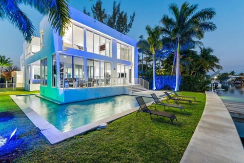 Villa Shore - Stunning Modern Villa on the Shores of Biscayne Bay