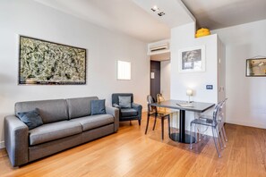 TV - Piazza Santa Croce Design Apartment con Balcone (Firenze)