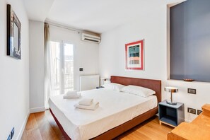 2 bedrooms, iron/ironing board, WiFi