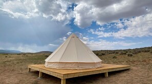 Tenda | Seprai premium, selimut bulu angsa, dan busa memori