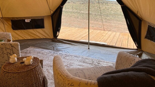 Mesa Tent | Premium bedding, down comforters, memory foam beds - Glamping Canyonlands (Monticello)