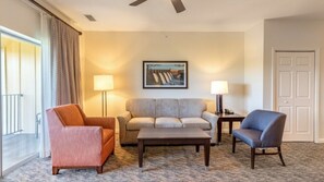 Téléviseur, lecteur de DVD, table de ping-pong