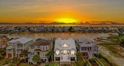 Luxurious Sunset Beach Home On The Water With Pool, Boat Dock and Golf Cart