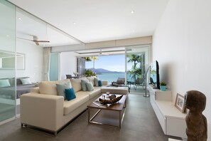 QR Apartment D | Área de estar | TV LED 42 polegadas com canais a cabo, TV, livros