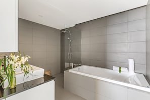 Q3 Penthouse L | Bathroom