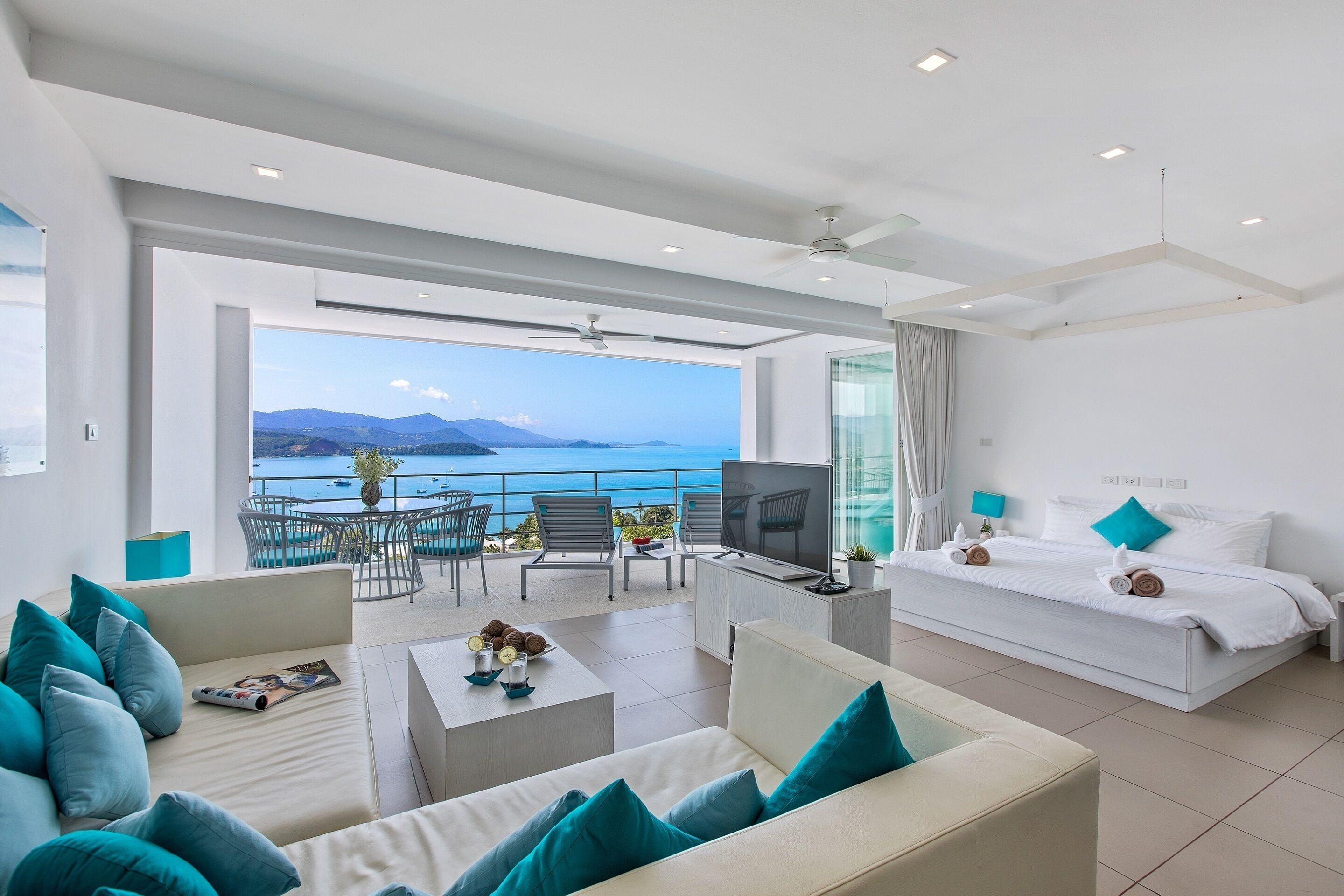 Q3 Apartment H | Area soggiorno | TV LED 42 pollici con canali via cavo, TV, libri