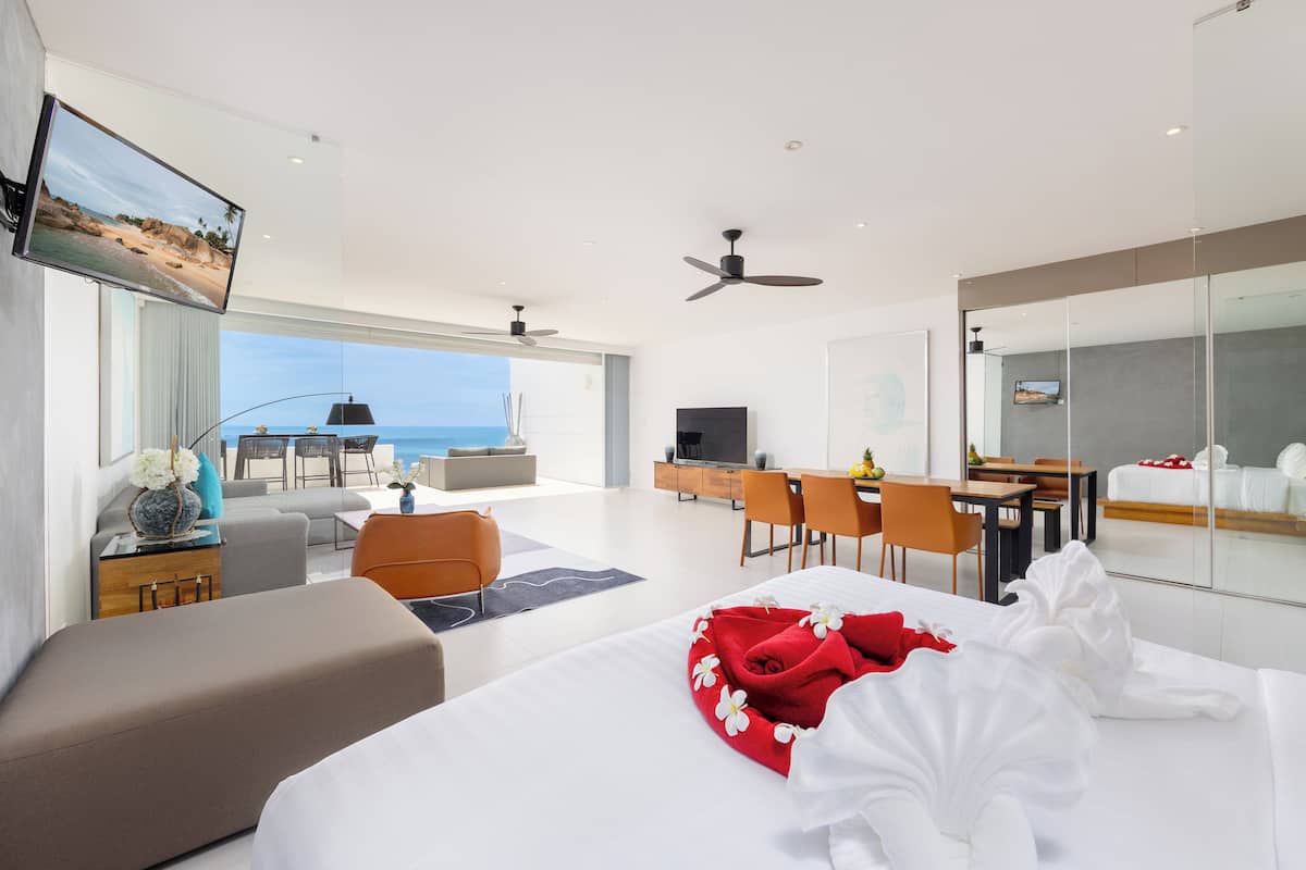 Seaview Penthouse Q1 -R | Free WiFi, bed sheets