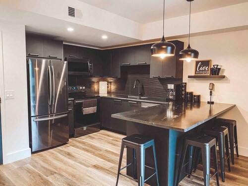 2 BD MATTE BLACK CONDO - MUSIC ROW - GUITAR POOL