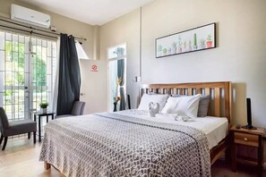 1 bedroom, in-room safe, desk, iron/ironing board