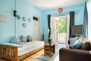 1 Schlafzimmer, Zimmersafe, Schreibtisch, Bügeleisen/Bügelbrett