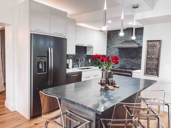 Fridge, microwave, oven, stovetop