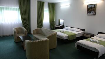 Standard Studio Suite | Blackout curtains, soundproofing, iron/ironing board, free WiFi