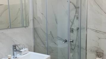 Handtücher, Seife, Toilettenpapier