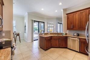 Fridge, microwave, oven, stovetop - New Vacation Home with Private Heated pool! - Villa Cordia - Roelens Vacations (Cape Coral)