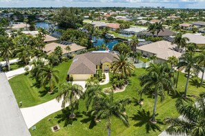 Exterior - Heated pool, Waterfront- Villa Royal Palms Garden- Roelens Vacations (Cape Coral)