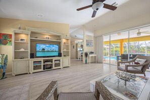TV, DVD player, stereo - Heated pool, Waterfront- Villa Royal Palms Garden- Roelens Vacations (Cape Coral)