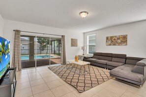 Villa (Luxury 6 bedroom 5 bathroom with Spa ) | Living room