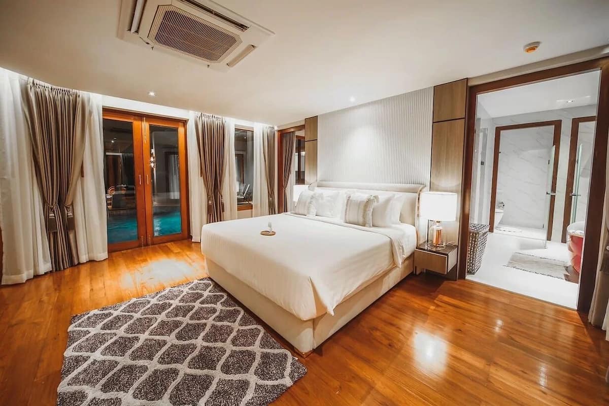 Family Pool Villa 3 Bedrooms | Minibar với thức uống miễn phí, két bảo mật tại phòng 