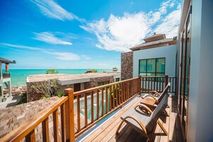 Family Pool Villa 3 Bedrooms with Sauna | 露台