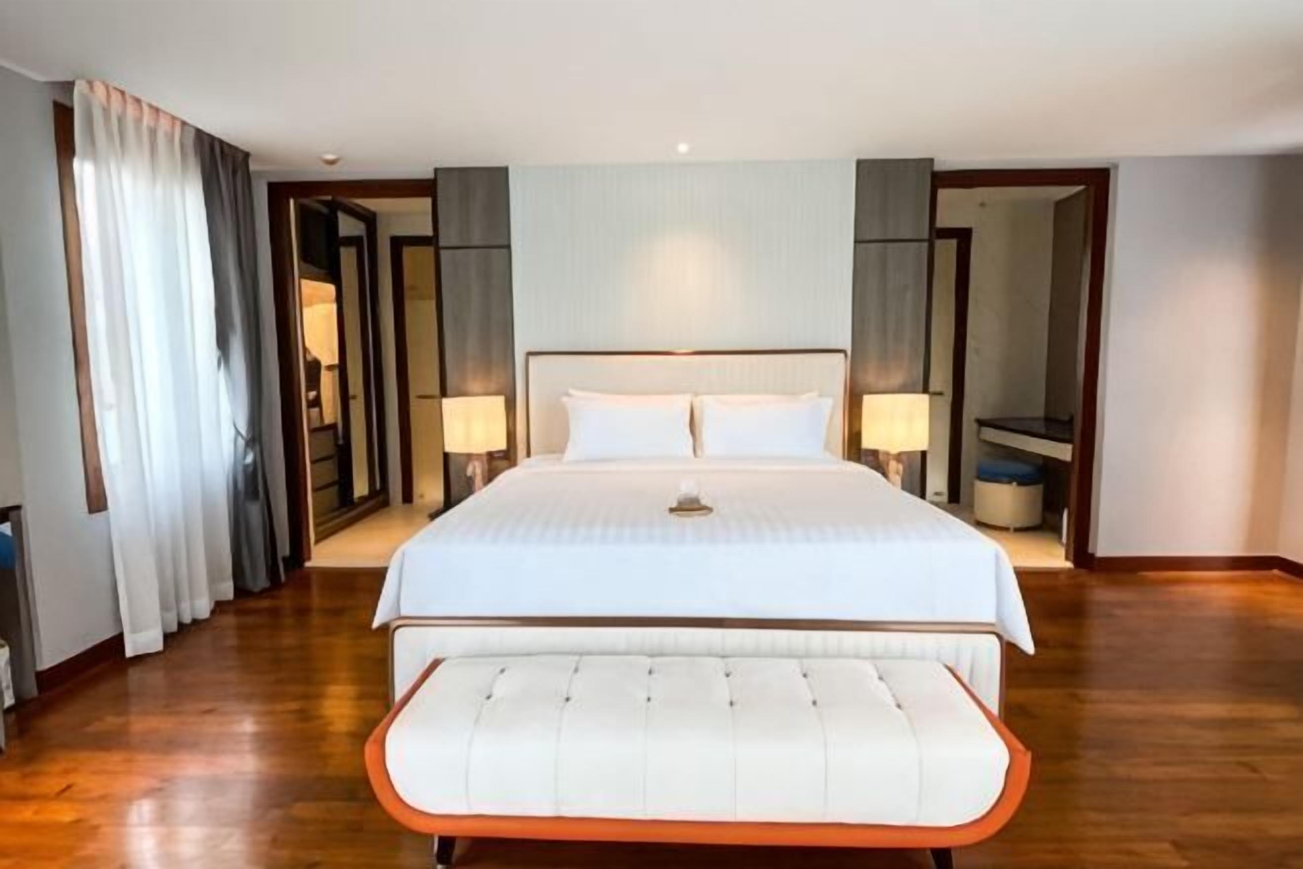 Free minibar, in-room safe, individually decorated, desk