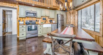 Domed house - private hot tub & dog-friendly - near lake/trails