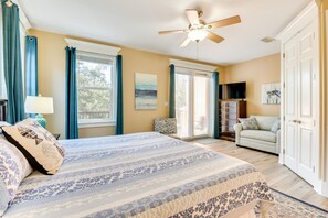 3 bedrooms, iron/ironing board, Internet, bed sheets - Bright & Modern Townhome: Steps to Miramar Beach! (Miramar Beach)