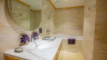 Combined shower/tub, rainfall showerhead, hair dryer, slippers