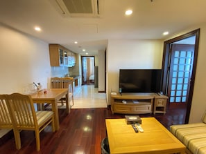 Desk, soundproofing, free WiFi - Hai Phong Tower (Hai Phong)