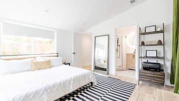 4 bedrooms, desk, iron/ironing board, free WiFi