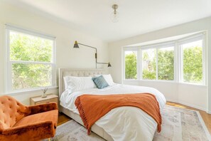 4 bedrooms, desk, iron/ironing board, free WiFi